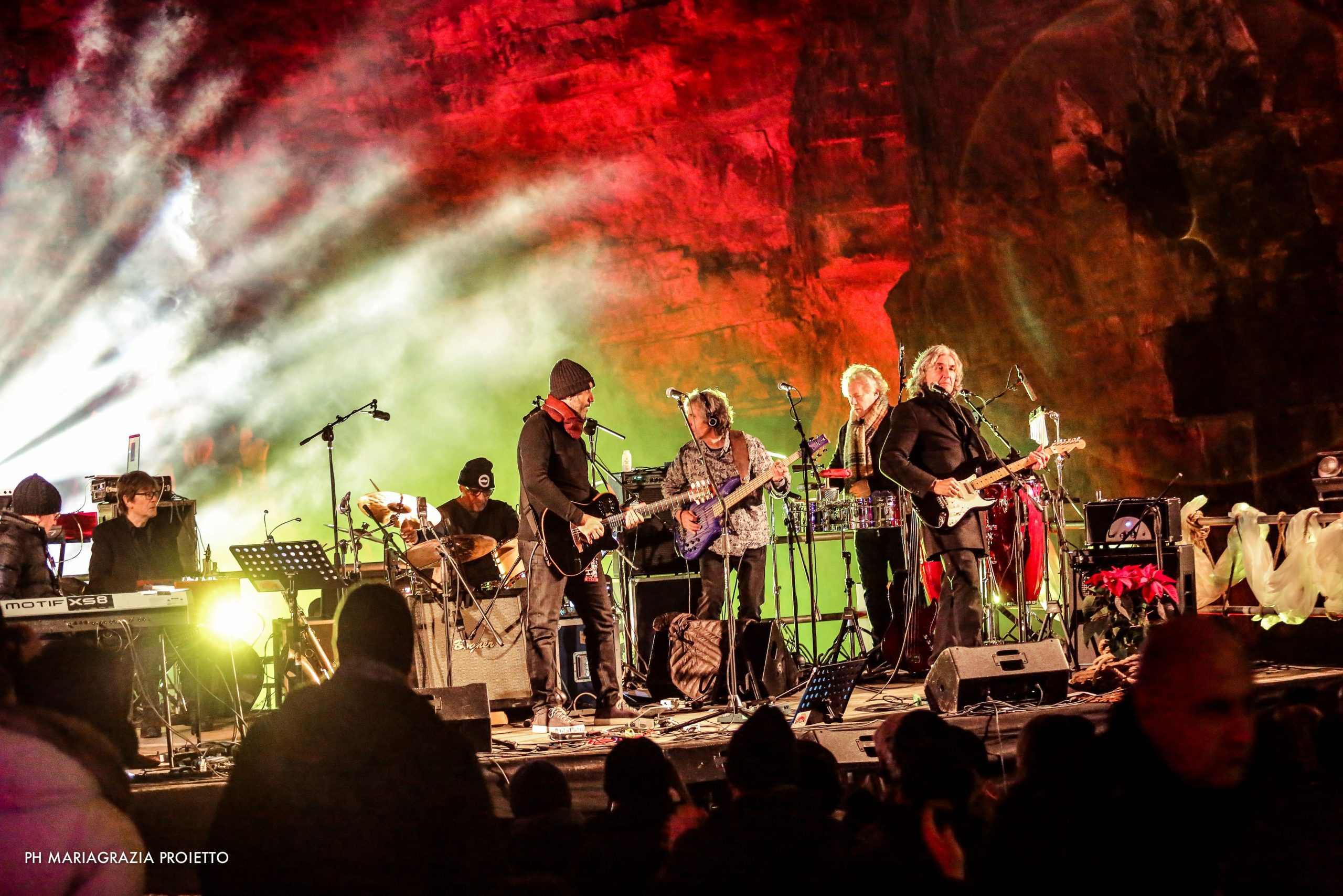 Dire Straits Legacy volta ao Brasil com nova formação e faz show no Centro de Eventos Petry